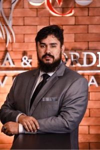 Dr. Renan Vinícius S. Vindoca